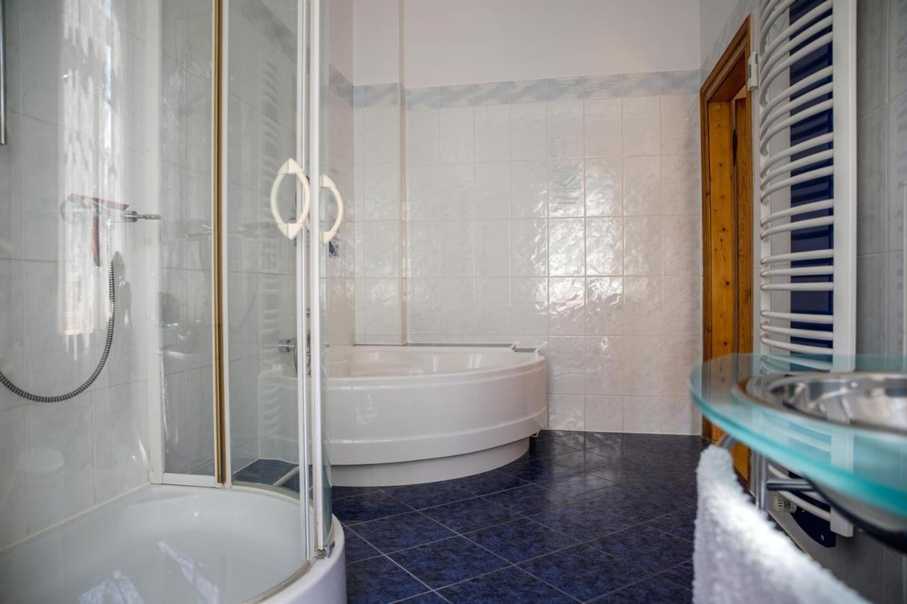 באד קראוצנבאך Gruene Villa Wellness & Spa מראה חיצוני תמונה