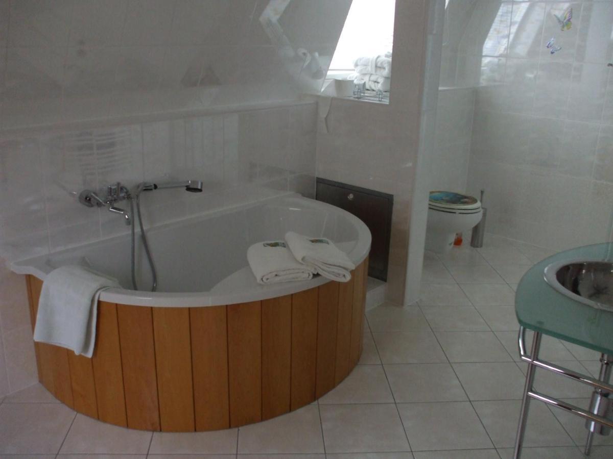 באד קראוצנבאך Gruene Villa Wellness & Spa מראה חיצוני תמונה