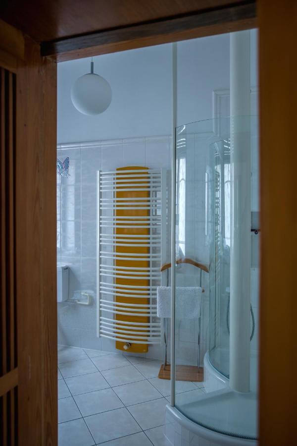 באד קראוצנבאך Gruene Villa Wellness & Spa מראה חיצוני תמונה